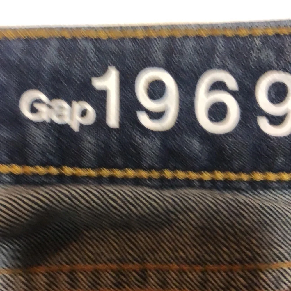 GAP 1969 Always Skinny stonewashed slightly distressed denim dark jeans. Size26R